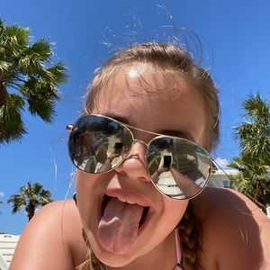 Meet your Posher, Ava